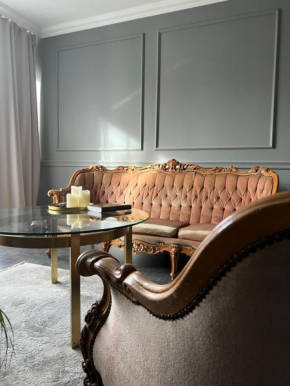 Daisy's Secret Apartment, Pszczyna